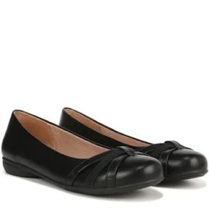 LifeStride Simply Comfort: Women's Abigail Medium/Wide Flat